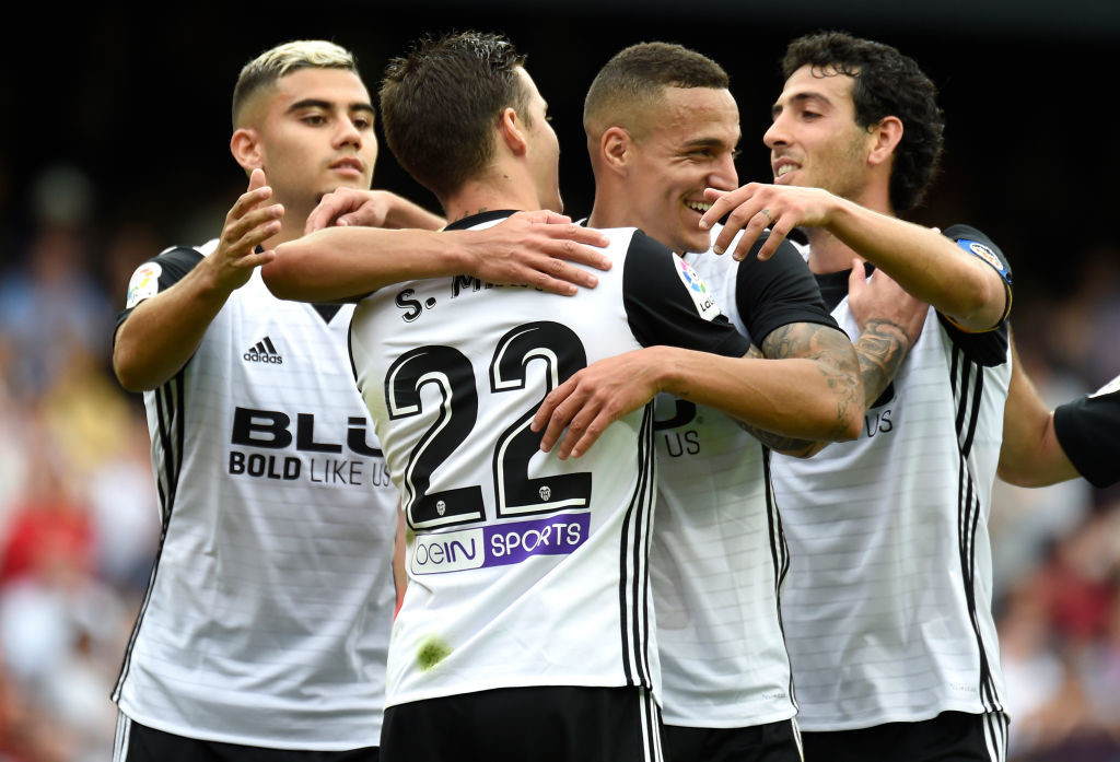 Thắng trận thứ 7 liên tiếp, Valencia bỏ xa Real Madrid 7 điểm